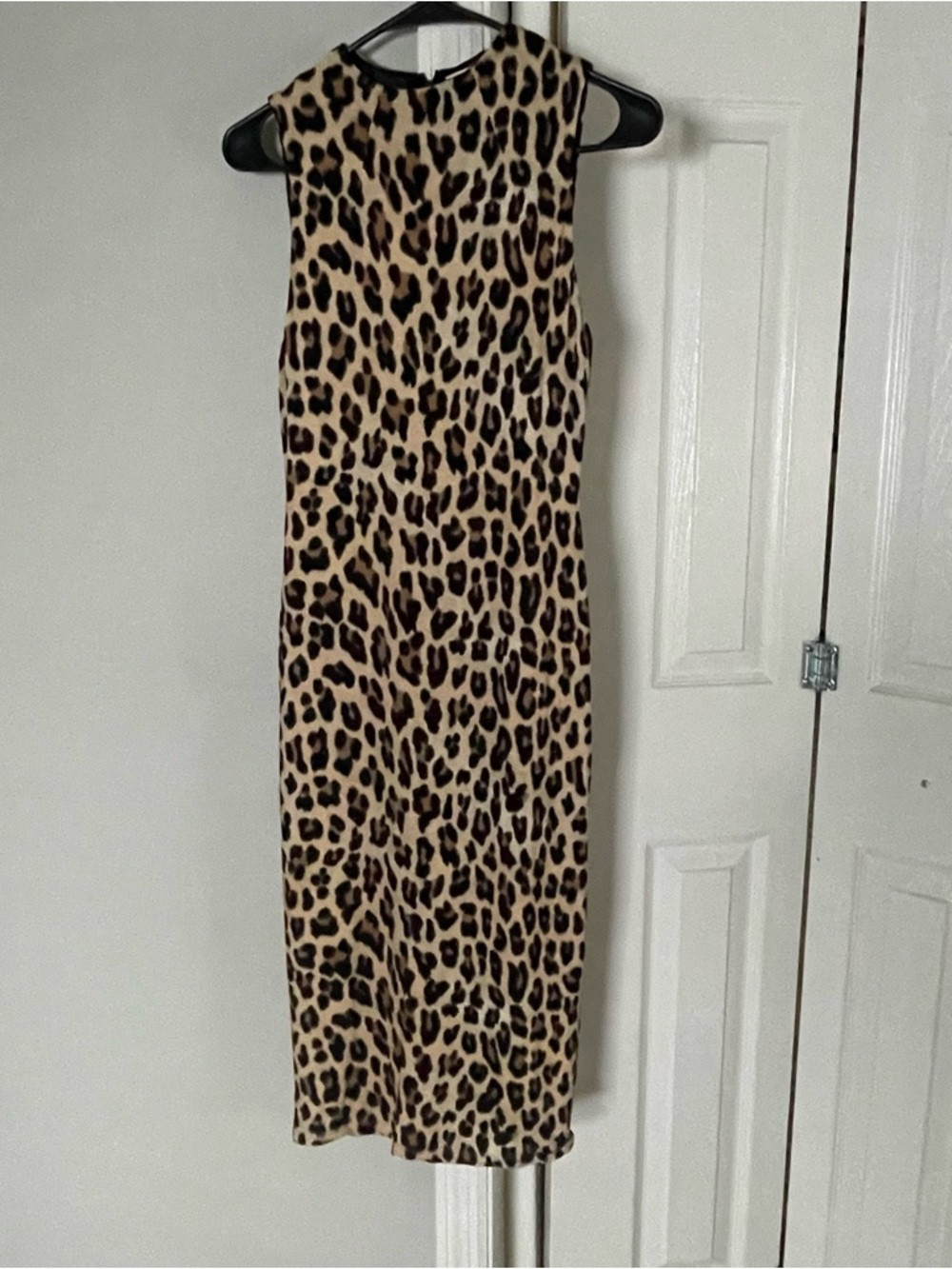 Alice + Olivia Delora fitted sleeveless mock neck leopard print dress size 2